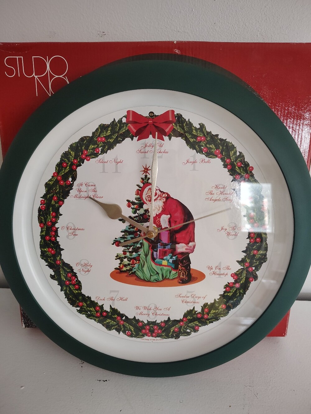 Vintage 1998 Studio Nova Christmas Melody Musical Wall Clock Santa 13"